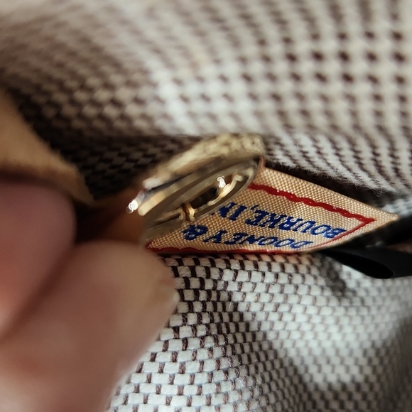 Dooney and Bourke Shoulder Strap purse - Picture 6 of 10